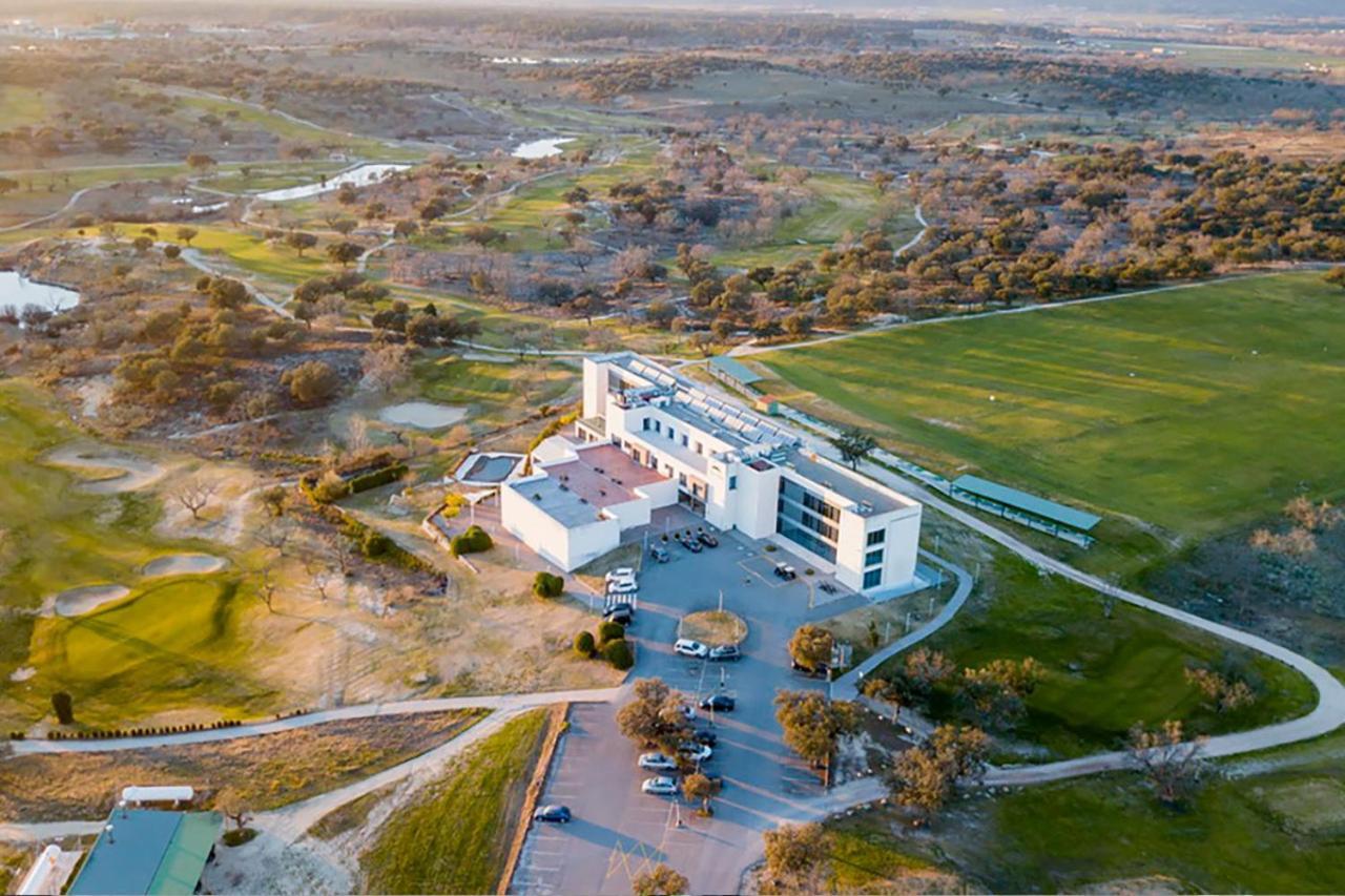 Hospedium Hotel Valles De Gredos Golf Talayuela Exterior photo