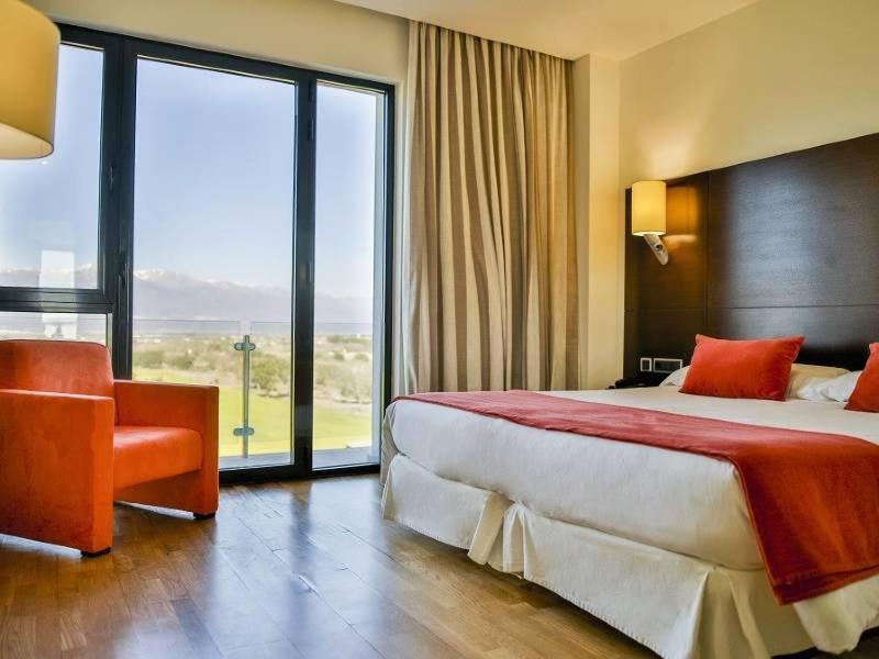 Hospedium Hotel Valles De Gredos Golf Talayuela Exterior photo