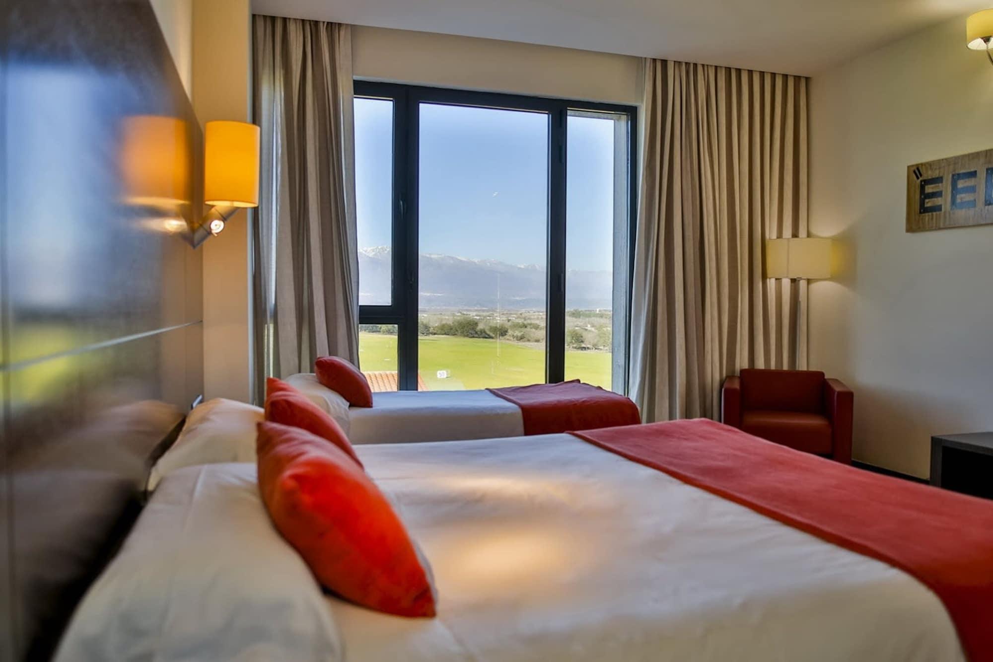 Hospedium Hotel Valles De Gredos Golf Talayuela Exterior photo