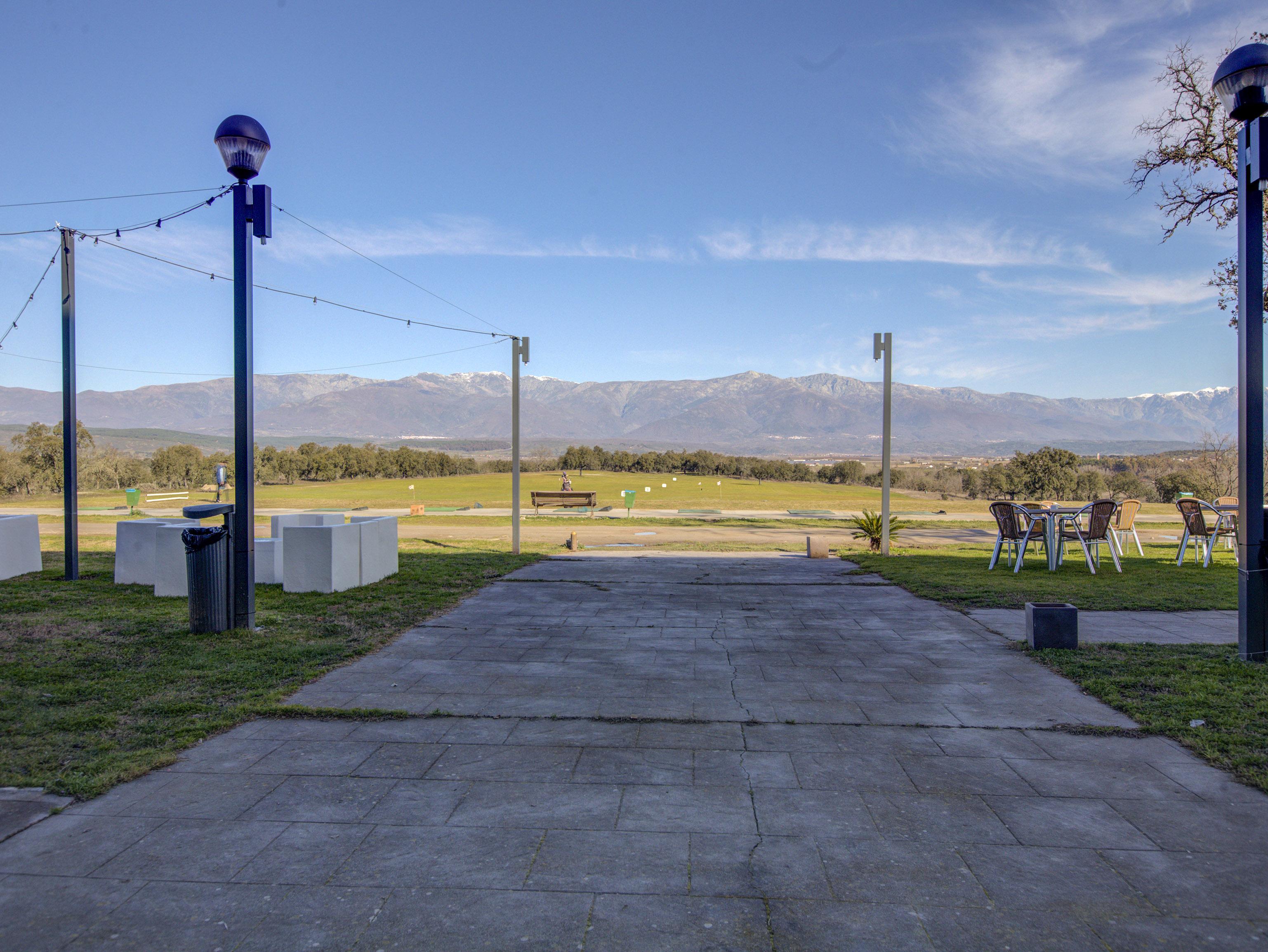 Hospedium Hotel Valles De Gredos Golf Talayuela Exterior photo