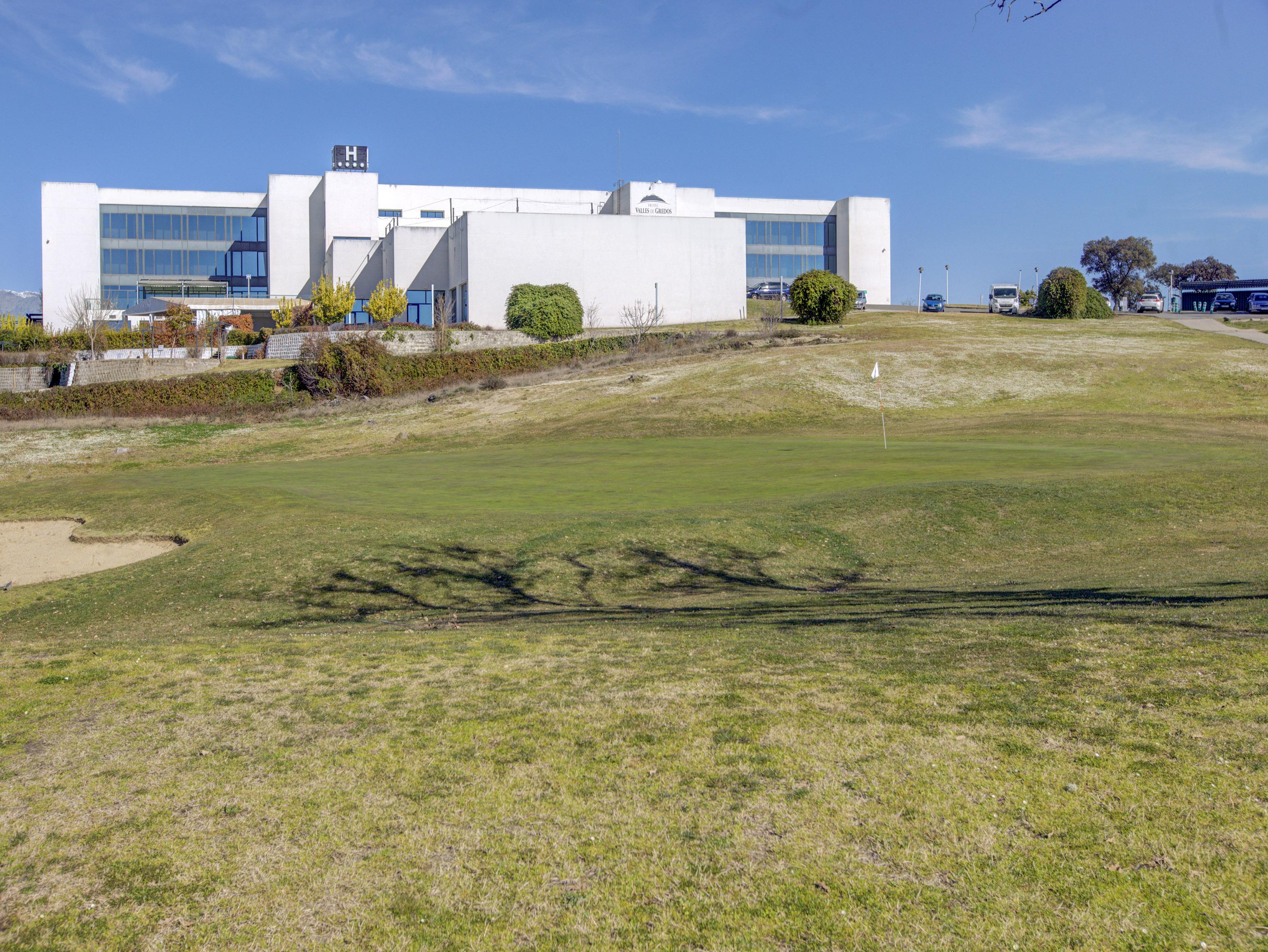 Hospedium Hotel Valles De Gredos Golf Talayuela Exterior photo