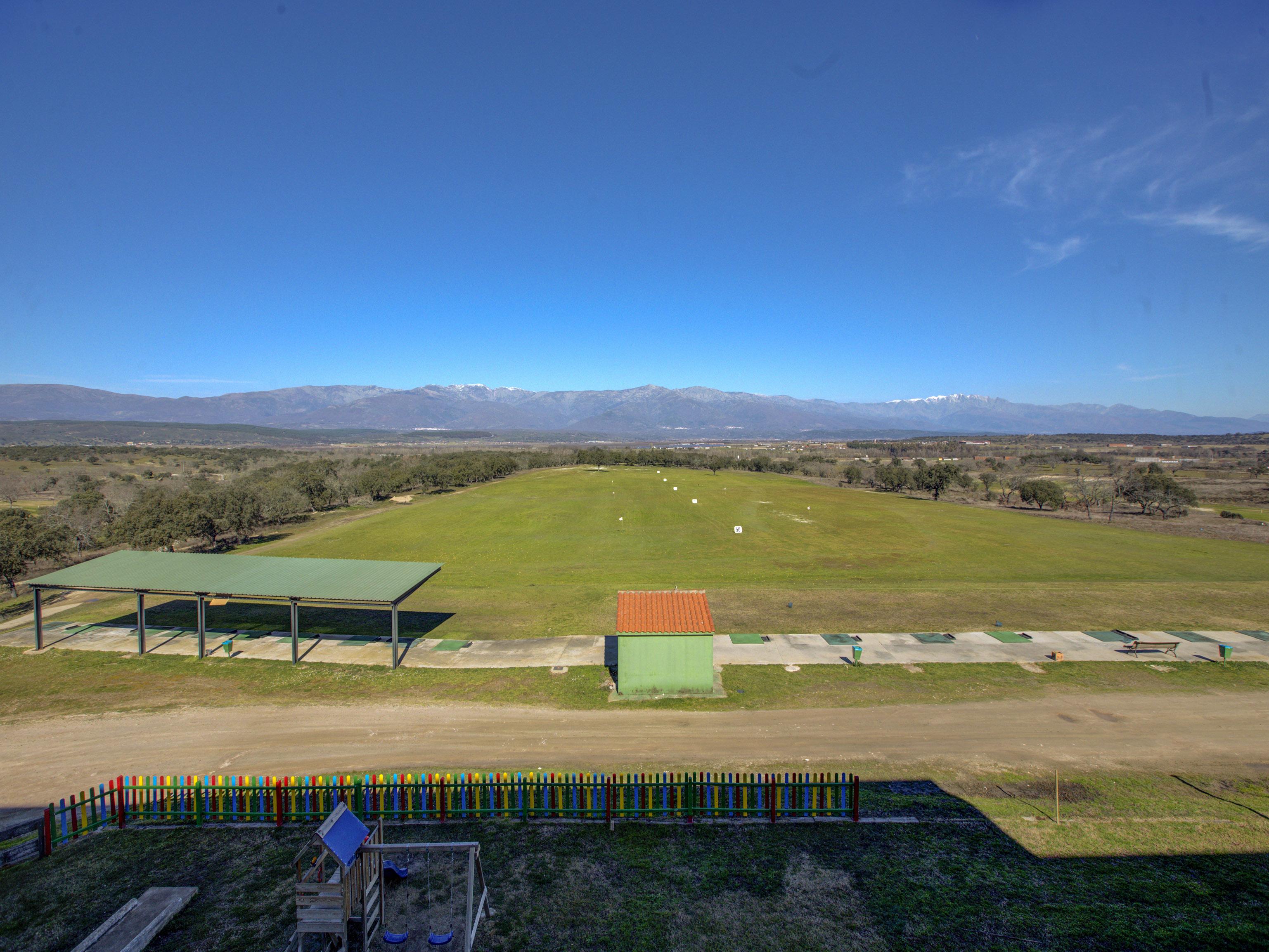 Hospedium Hotel Valles De Gredos Golf Talayuela Exterior photo