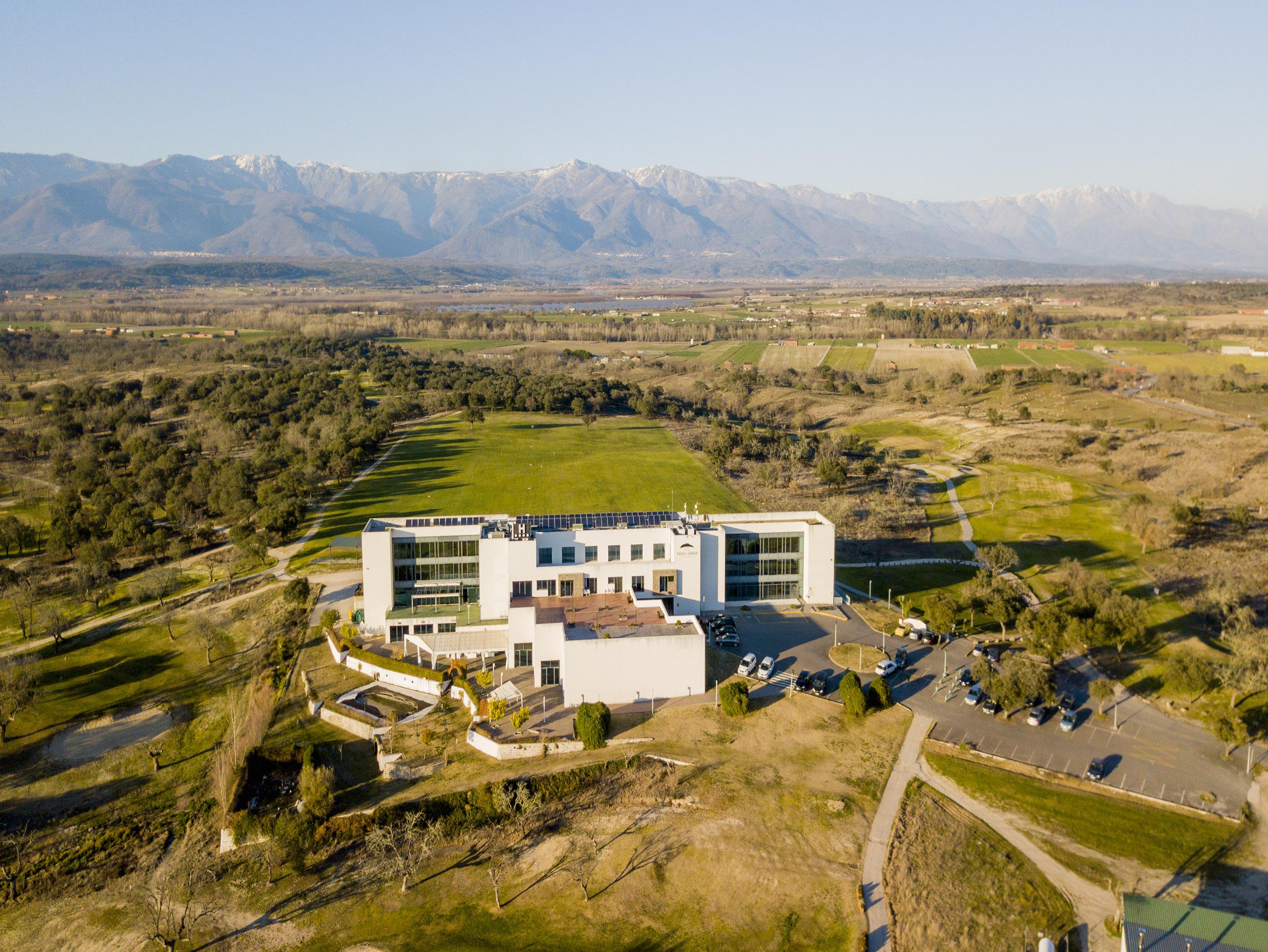 Hospedium Hotel Valles De Gredos Golf Talayuela Exterior photo