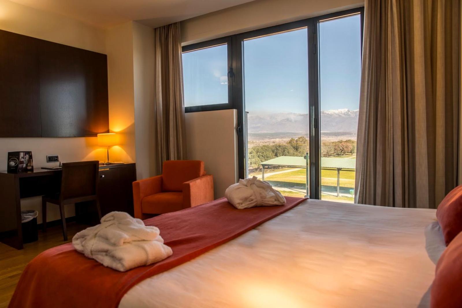 Hospedium Hotel Valles De Gredos Golf Talayuela Room photo
