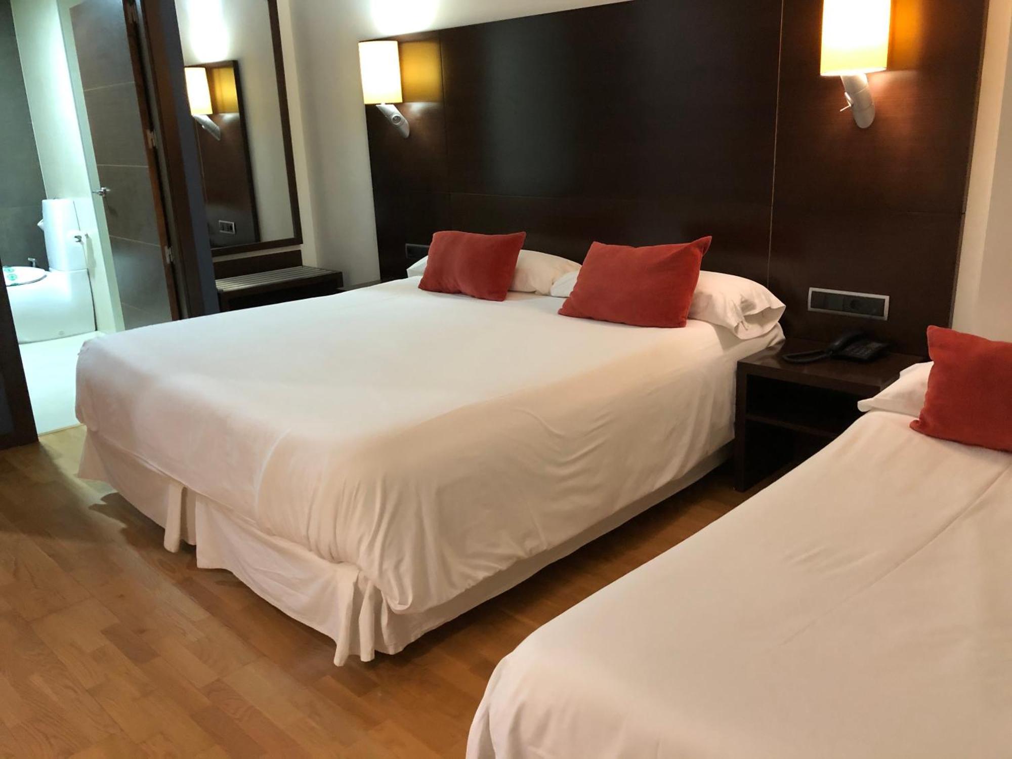 Hospedium Hotel Valles De Gredos Golf Talayuela Room photo