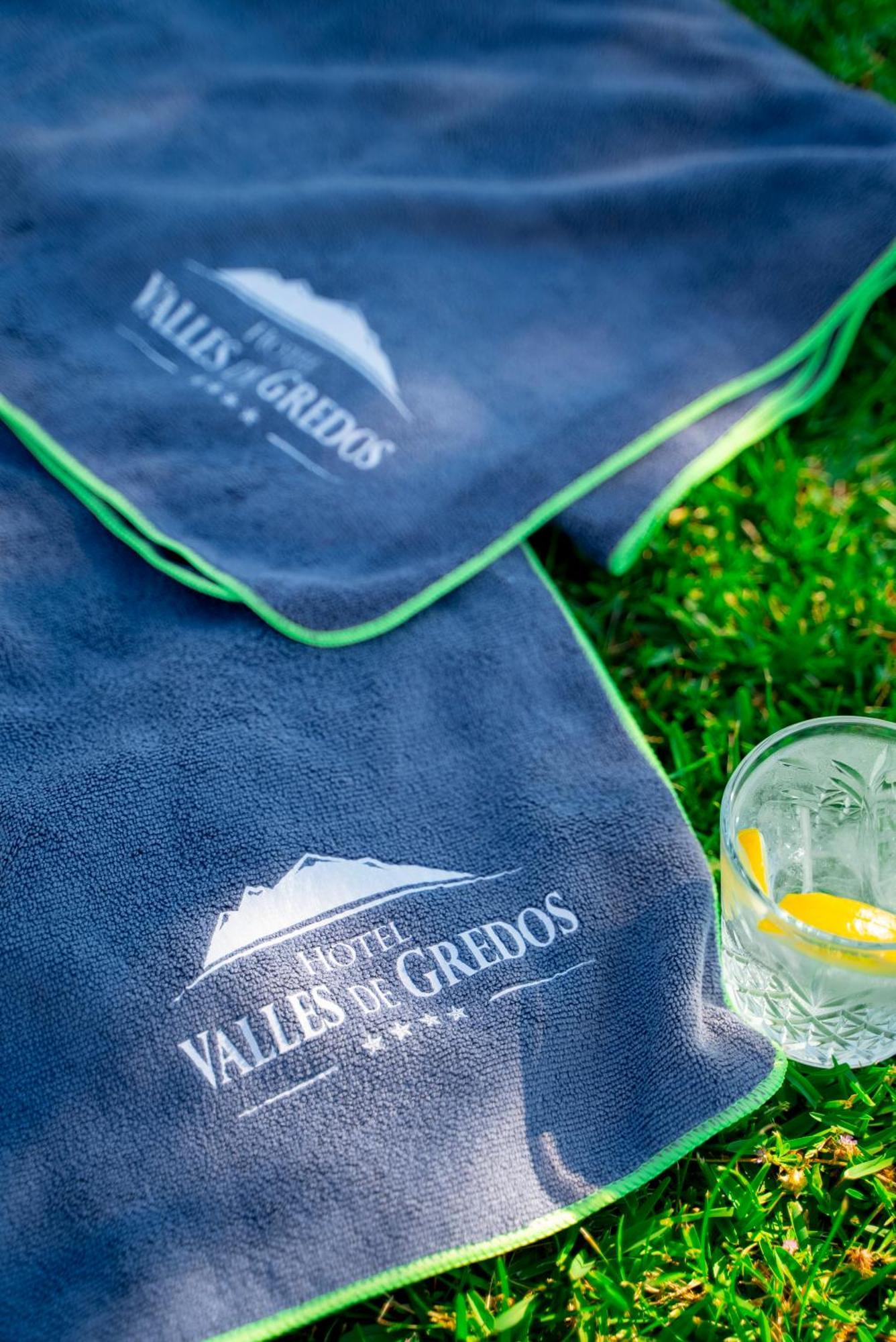 Hospedium Hotel Valles De Gredos Golf Talayuela Exterior photo