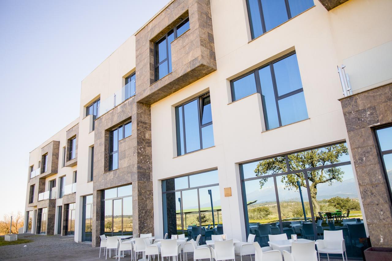 Hospedium Hotel Valles De Gredos Golf Talayuela Exterior photo