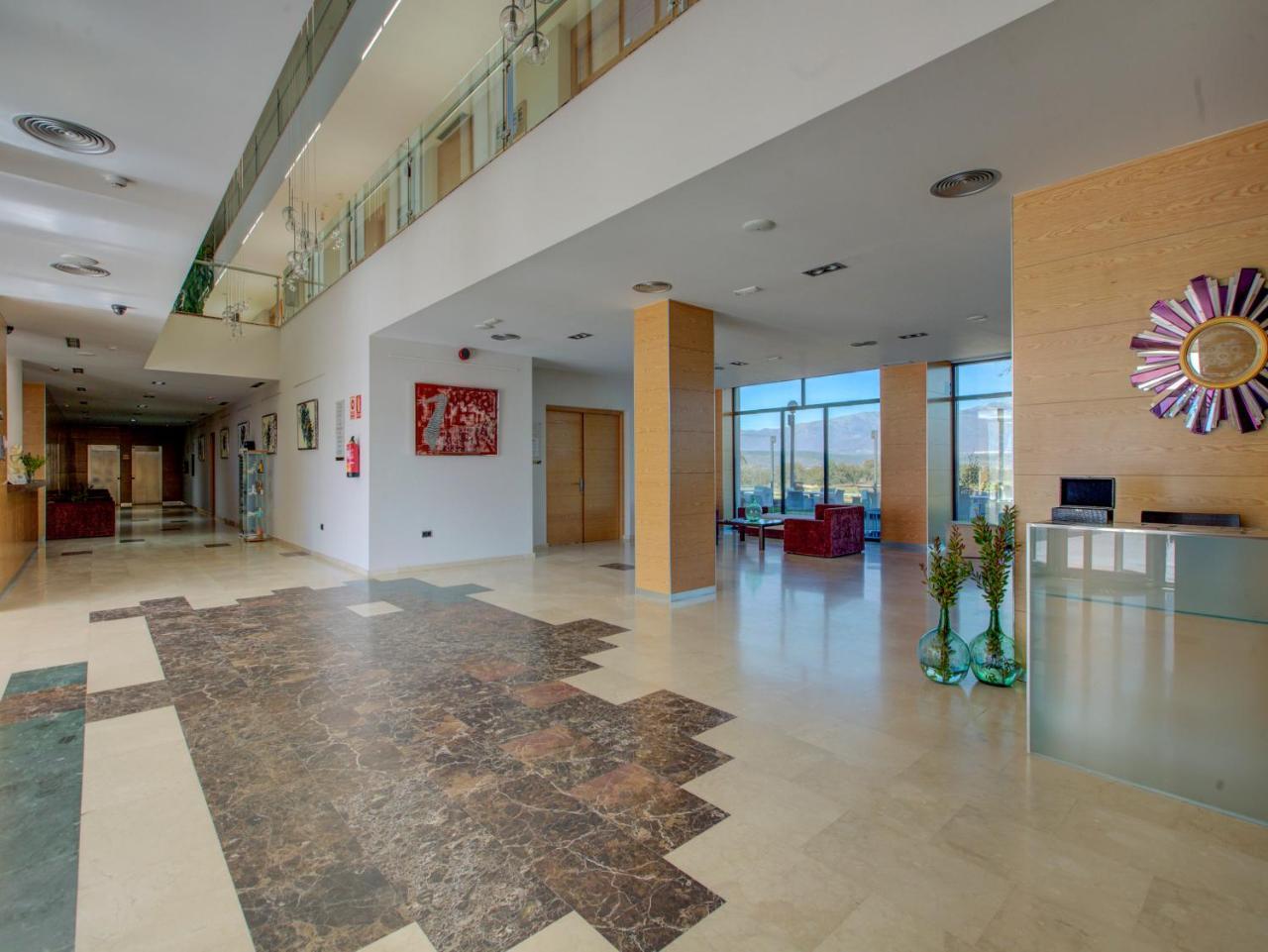 Hospedium Hotel Valles De Gredos Golf Talayuela Exterior photo
