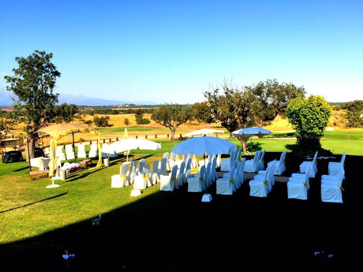 Hospedium Hotel Valles De Gredos Golf Talayuela Exterior photo